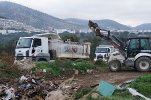 17 KAMYON HAFRİYAT VE ÇÖP TOPLANDI