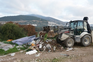 17 KAMYON HAFRİYAT VE ÇÖP TOPLANDI