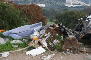 17 KAMYON HAFRİYAT VE ÇÖP TOPLANDI