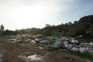 17 KAMYON HAFRİYAT VE ÇÖP TOPLANDI