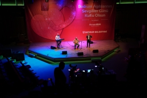 BODRUM BELEDİYESİ YEREL SANATÇILARIN YANINDA