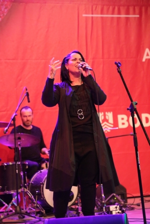 BODRUM BELEDİYESİ YEREL SANATÇILARIN YANINDA