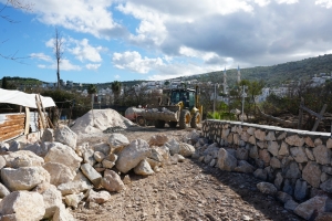 GÜNDOĞAN VE KÜÇÜKBÜK'TE YOL ÇALIŞMALARI DEVAM EDİYOR