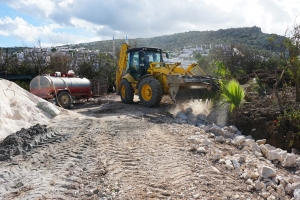 GÜNDOĞAN VE KÜÇÜKBÜK'TE YOL ÇALIŞMALARI DEVAM EDİYOR