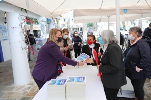 YAŞLILARA SAYGI HAFTASI’NDA CEVAT ŞAKİR KİTABI HEDİYE EDİLDİ