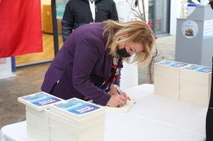 YAŞLILARA SAYGI HAFTASI’NDA CEVAT ŞAKİR KİTABI HEDİYE EDİLDİ