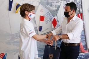 BAŞKAN ARAS’TAN MİLLİ TAKIM SPORCULARINA ZİYARET