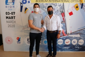 BAŞKAN ARAS’TAN MİLLİ TAKIM SPORCULARINA ZİYARET