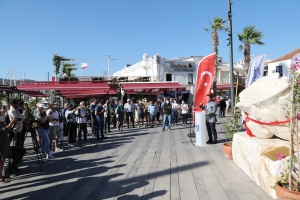 BODRUMLU SÜNGERCİLER ANISINA SÜNGER HEYKELİ AÇILIŞI YAPILDI