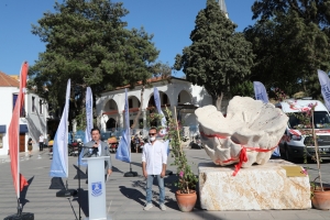 BODRUMLU SÜNGERCİLER ANISINA SÜNGER HEYKELİ AÇILIŞI YAPILDI