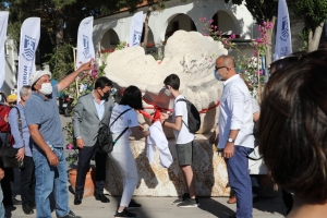 BODRUMLU SÜNGERCİLER ANISINA SÜNGER HEYKELİ AÇILIŞI YAPILDI