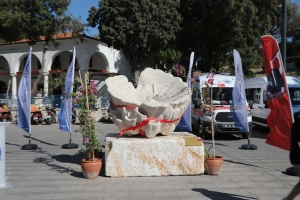 BODRUMLU SÜNGERCİLER ANISINA SÜNGER HEYKELİ AÇILIŞI YAPILDI