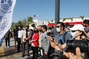 BODRUMLU SÜNGERCİLER ANISINA SÜNGER HEYKELİ AÇILIŞI YAPILDI