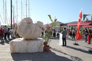 BODRUMLU SÜNGERCİLER ANISINA SÜNGER HEYKELİ AÇILIŞI YAPILDI