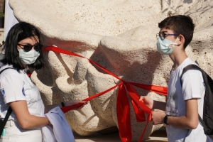 BODRUMLU SÜNGERCİLER ANISINA SÜNGER HEYKELİ AÇILIŞI YAPILDI