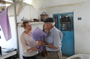 YAŞLILARA SAYGI PROJESİ İLE BODRUM’UN ÇINARLARI ZİYARET EDİLİYOR