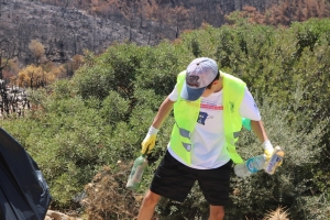 YANGIN BÖLGELERİNDE ÇEVRE TEMİZLİĞİ YAPILDI