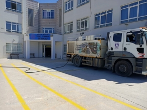 BELEDİYE EKİPLERİ OKULLARDA DEZENFEKSİYON ÇALIŞMASI BAŞLATTI