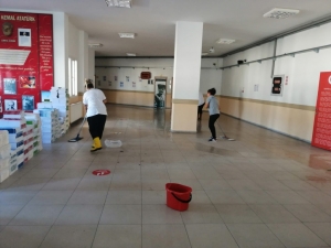 BELEDİYE EKİPLERİ OKULLARDA DEZENFEKSİYON ÇALIŞMASI BAŞLATTI