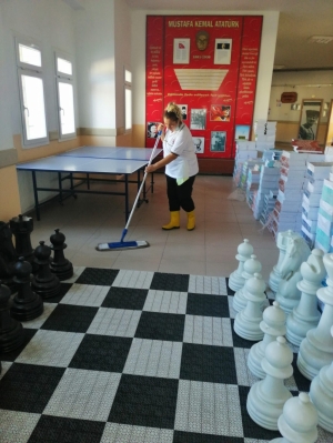 BELEDİYE EKİPLERİ OKULLARDA DEZENFEKSİYON ÇALIŞMASI BAŞLATTI