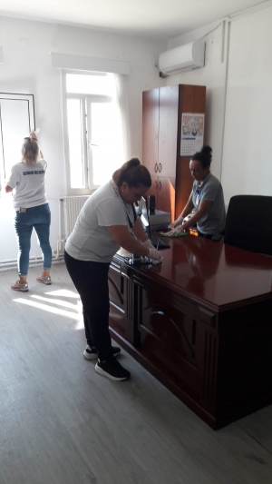 BELEDİYE EKİPLERİ OKULLARDA DEZENFEKSİYON ÇALIŞMASI BAŞLATTI