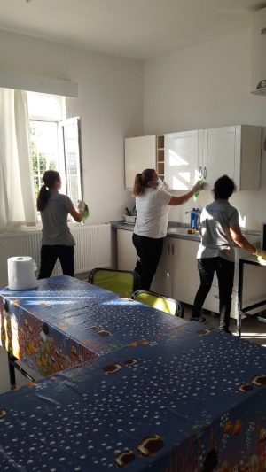 BELEDİYE EKİPLERİ OKULLARDA DEZENFEKSİYON ÇALIŞMASI BAŞLATTI