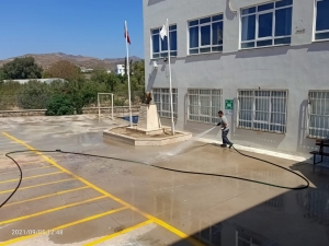 BELEDİYE EKİPLERİ OKULLARDA DEZENFEKSİYON ÇALIŞMASI BAŞLATTI