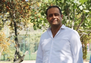 BELEDİYE YANGINDA ZARAR GÖRMÜŞ ZEYTİN AĞAÇLARININ SAĞLIKLI GELİŞMESİ İÇİN ÇALIŞIYOR