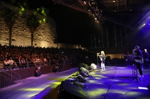 BODRUM BELEDİYESİ SARI YAZ KALE KONSERLERİ DERYA ULUĞ İLE BAŞLADI