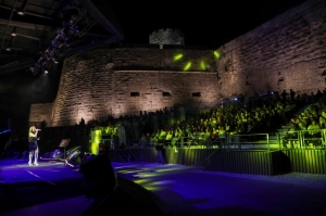 BODRUM BELEDİYESİ SARI YAZ KALE KONSERLERİ DERYA ULUĞ İLE BAŞLADI