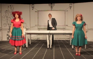 BODRUM BELEDİYESİ ŞEHİR TİYATROSU “KOCASINI PİŞİREN KADIN” OYUNU İLE PERDEYİ AÇTI