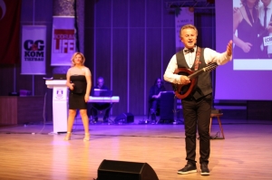 “KONUŞAN ŞARKILAR” BODRUM TEMASIYLA SAHNELENDİ