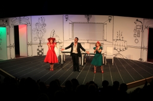 “KOCASINI PİŞİREN KADIN” OYUNUNUN GALASI YAPILDI