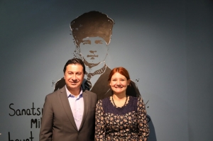 “KOCASINI PİŞİREN KADIN” OYUNUNUN GALASI YAPILDI