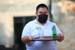 DOWN SENDROMLU YİĞİT, ÇALIŞMA AZMİYLE HERKESE ÖRNEK OLUYOR