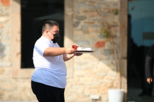 DOWN SENDROMLU YİĞİT, ÇALIŞMA AZMİYLE HERKESE ÖRNEK OLUYOR