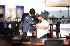 DOWN SENDROMLU YİĞİT, ÇALIŞMA AZMİYLE HERKESE ÖRNEK OLUYOR