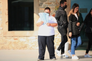 DOWN SENDROMLU YİĞİT, ÇALIŞMA AZMİYLE HERKESE ÖRNEK OLUYOR