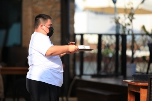 DOWN SENDROMLU YİĞİT, ÇALIŞMA AZMİYLE HERKESE ÖRNEK OLUYOR