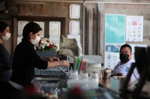 DOWN SENDROMLU YİĞİT, ÇALIŞMA AZMİYLE HERKESE ÖRNEK OLUYOR