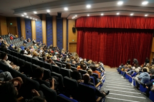 BODRUM BELEDİYESİ ŞEHİR TİYATROSU OYUNLARI SALONU DOLDURMAYA DEVAM EDİYOR