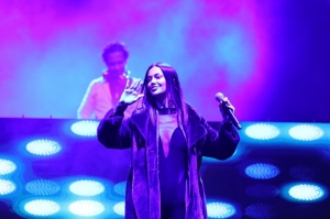 BELEDİYE MEYDANI SAHNESİ KONSERLERİ BAŞLADI