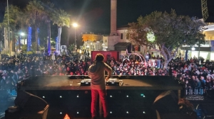 BELEDİYE MEYDANI SAHNESİ KONSERLERİ BAŞLADI