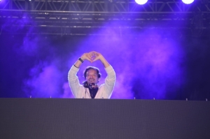 BELEDİYE MEYDANI SAHNESİ KONSERLERİ BAŞLADI