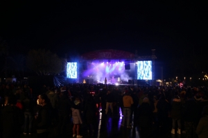 BELEDİYE MEYDANI SAHNESİ KONSERLERİ BAŞLADI