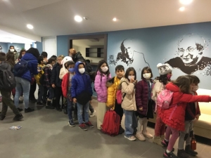 TİYATROYU DOLDURAN ÇOCUKLAR “HARİKALAR MUTFAĞI”NDAN HARİKA DUYGULARLA AYRILDILAR