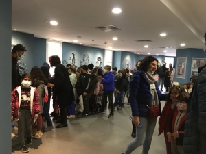 TİYATROYU DOLDURAN ÇOCUKLAR “HARİKALAR MUTFAĞI”NDAN HARİKA DUYGULARLA AYRILDILAR