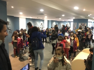 TİYATROYU DOLDURAN ÇOCUKLAR “HARİKALAR MUTFAĞI”NDAN HARİKA DUYGULARLA AYRILDILAR