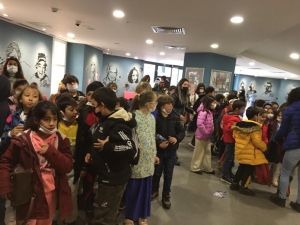 TİYATROYU DOLDURAN ÇOCUKLAR “HARİKALAR MUTFAĞI”NDAN HARİKA DUYGULARLA AYRILDILAR