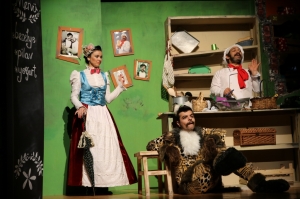 TİYATROYU DOLDURAN ÇOCUKLAR “HARİKALAR MUTFAĞI”NDAN HARİKA DUYGULARLA AYRILDILAR